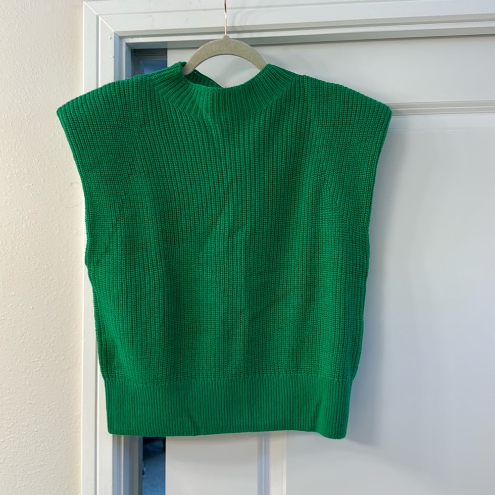 Aritzia babaton sleeveless sweater